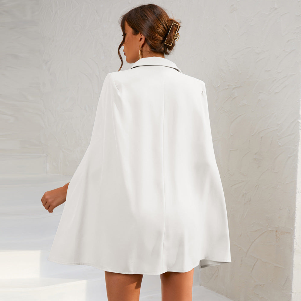 Robe Mini Blazer Cape Chic avec Ceinture et Accents Dorés