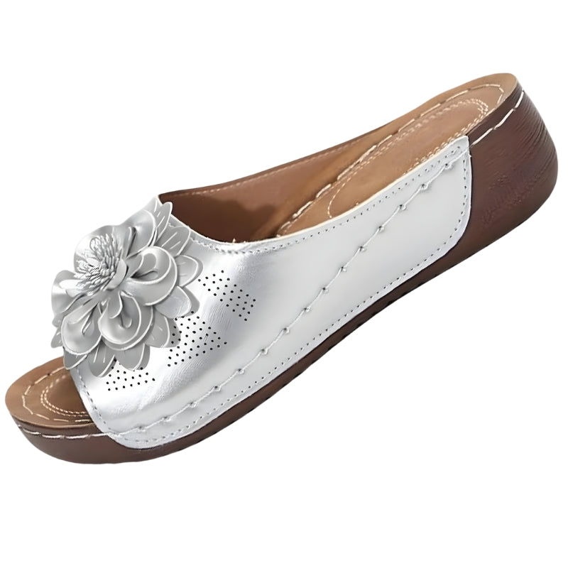 Sandales à talon bas à accents floraux pour femmes pour les événements estivaux