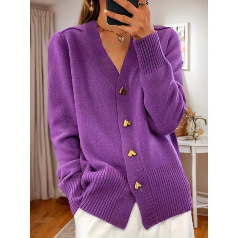 Sara™ – Pull en Maille à Col en V avec Bouton Cœur